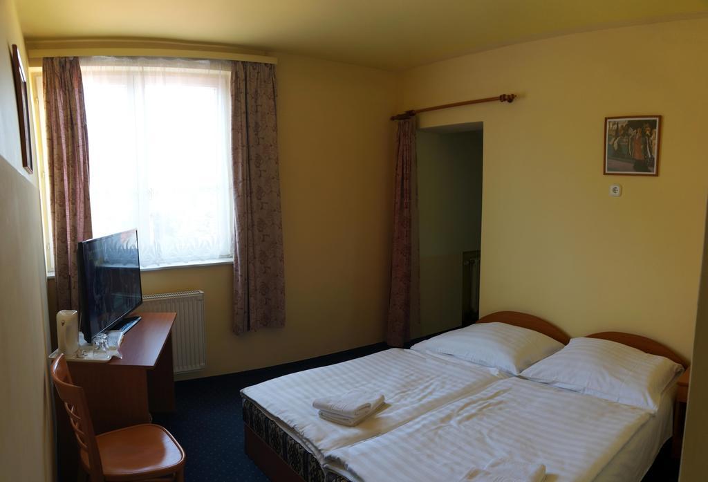 Corvin Hotel Győr Quarto foto