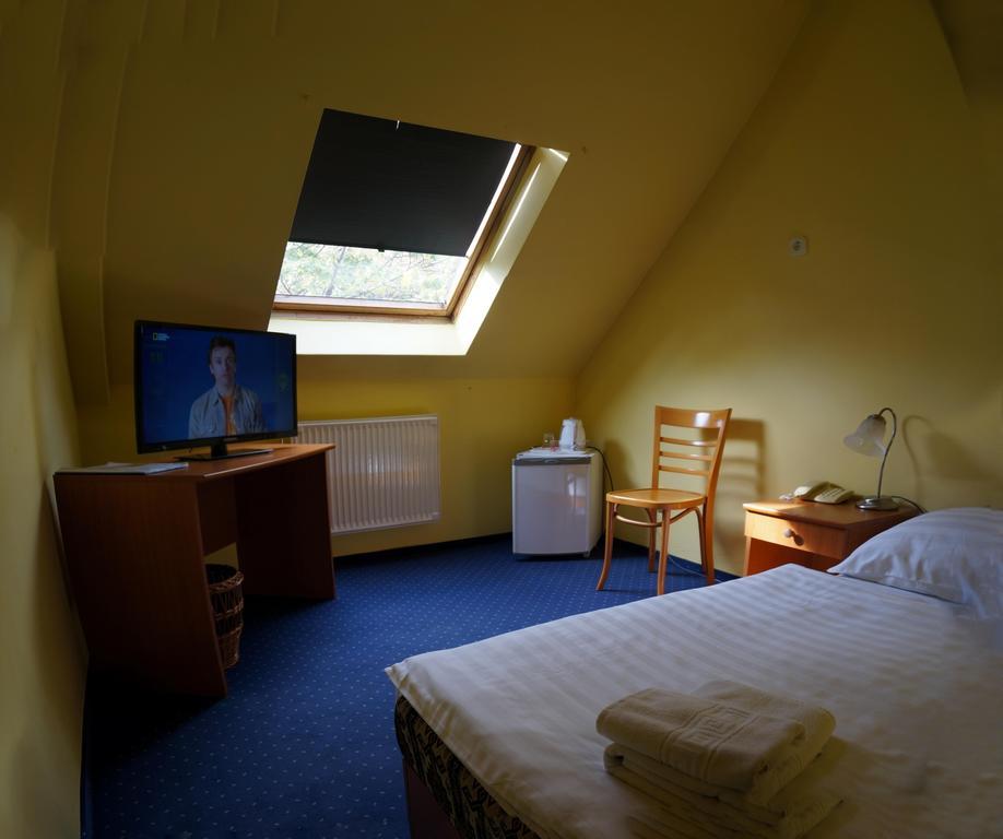 Corvin Hotel Győr Quarto foto