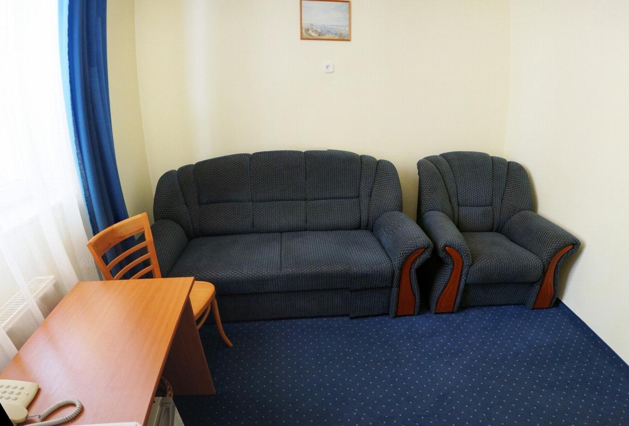 Corvin Hotel Győr Quarto foto