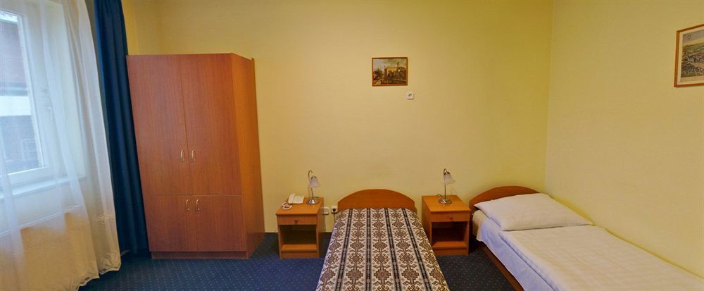 Corvin Hotel Győr Exterior foto