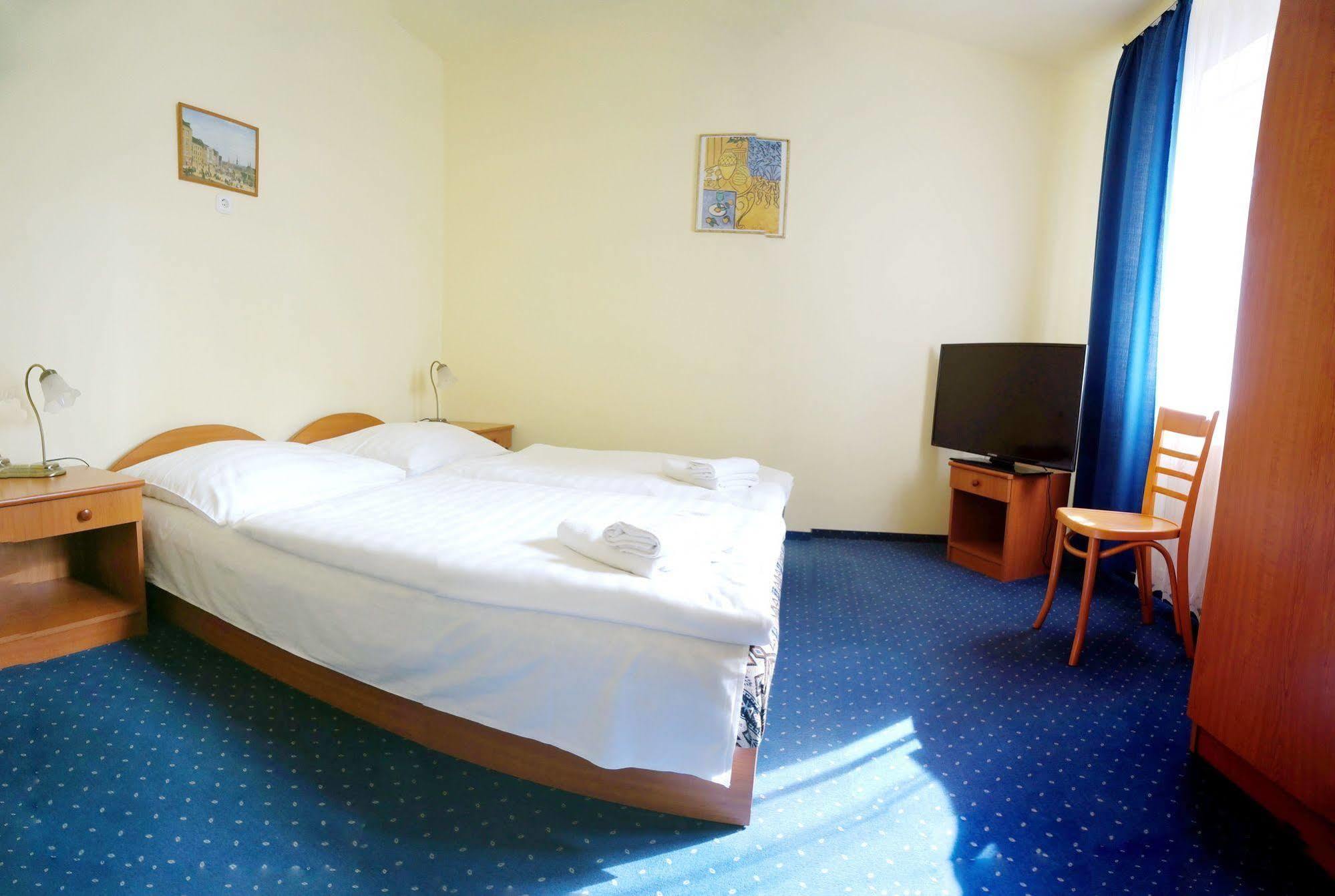 Corvin Hotel Győr Exterior foto