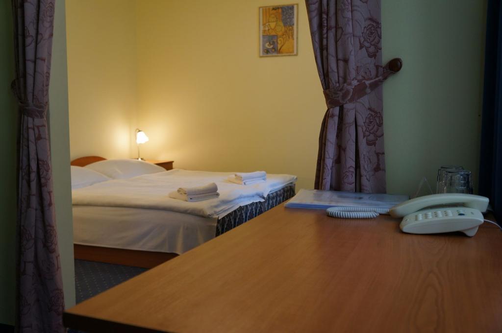 Corvin Hotel Győr Exterior foto